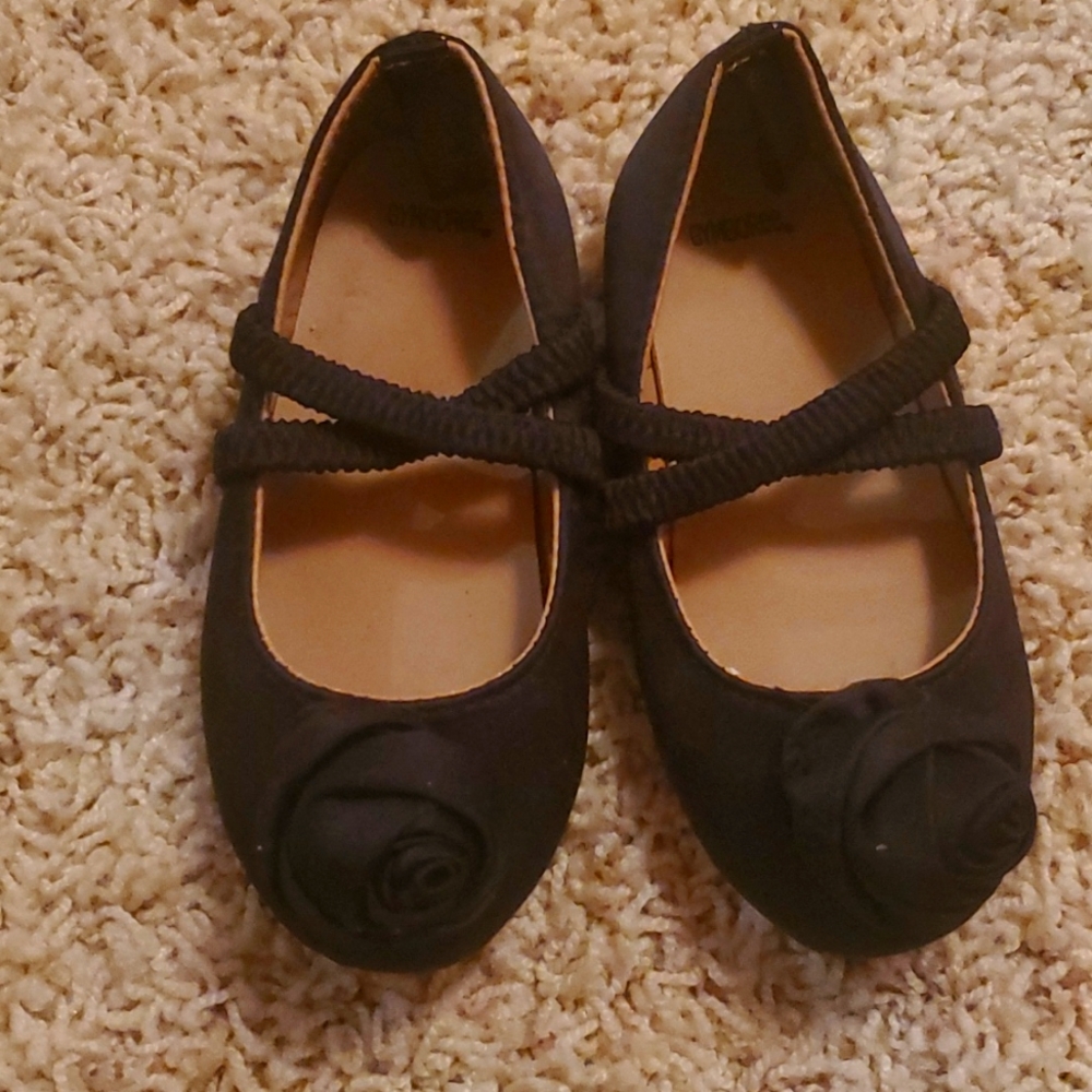 Black ballet shoes, roses on toes